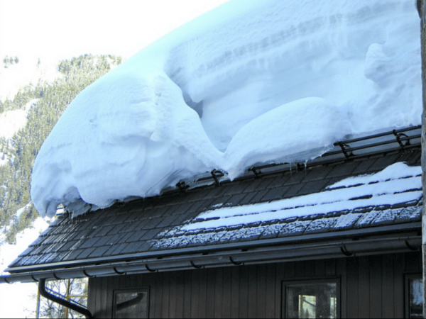 Керемидения покрив издържа на натоварване над 500 кг на 1 м2