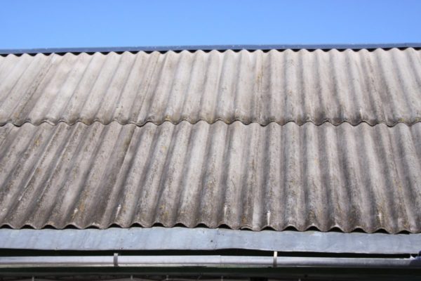 Дори стар покрив от шисти служи доста ефективно.