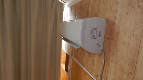 Инверторният климатик с мощност 12 000 BTU е единственият нагревател на моя таван.