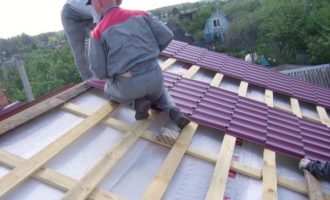 как да поправите метален покрив