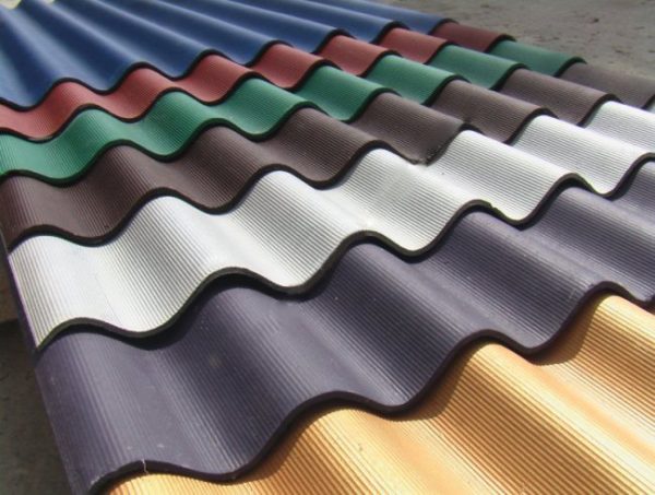 Боята за шисти на покрива може да има различни цветове