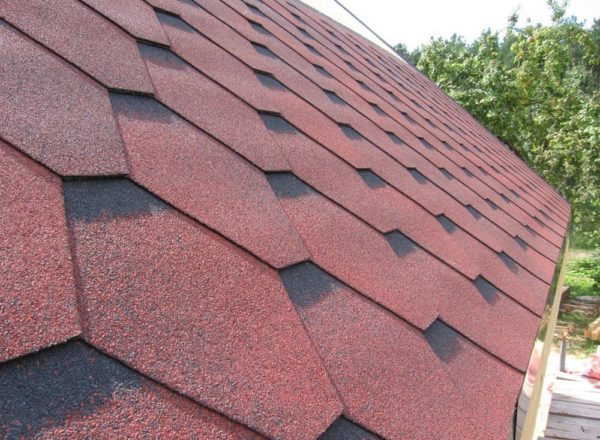 Мекият покрив има много предимства пред традиционните шисти и керамични плочки.