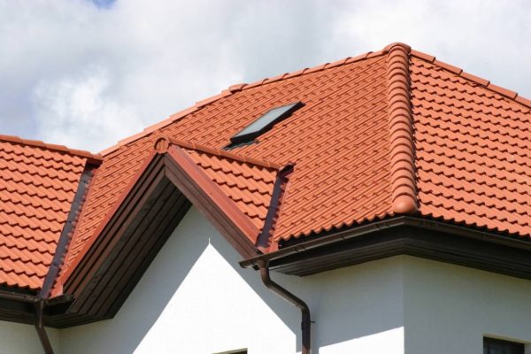 На снимката - керемиден покрив с естествен цвят