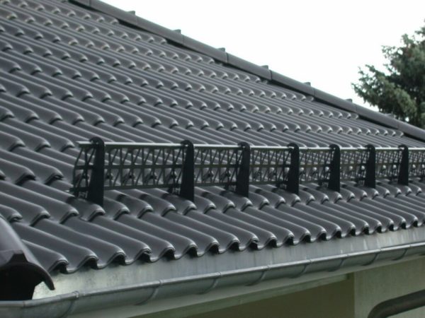 Парапетите могат да се монтират и на скатни покриви