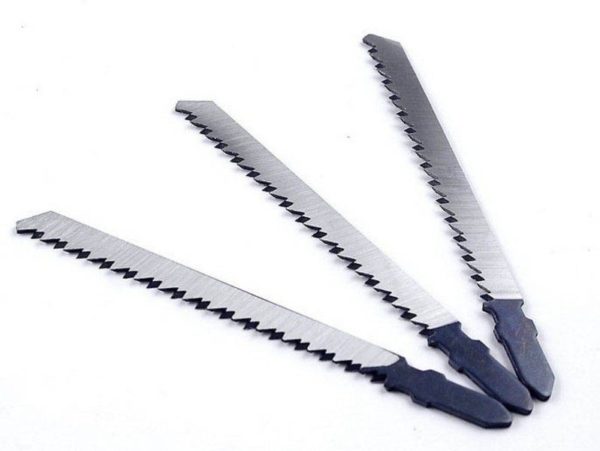 Ножовете за електрически прободен трион трябва да имат фини зъбци за чисто рязане на поликарбонат