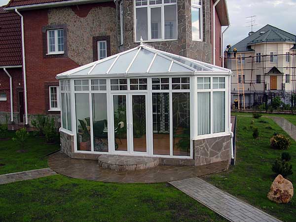Използването на трискатна покривна конструкция при изграждането на зимна градина