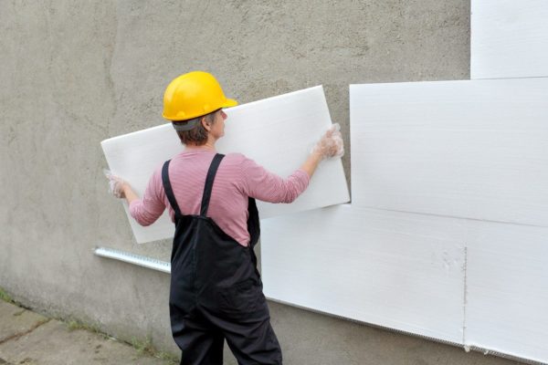 В строителството се използват стандартни листове с еднакъв размер, които се нарязват на място.